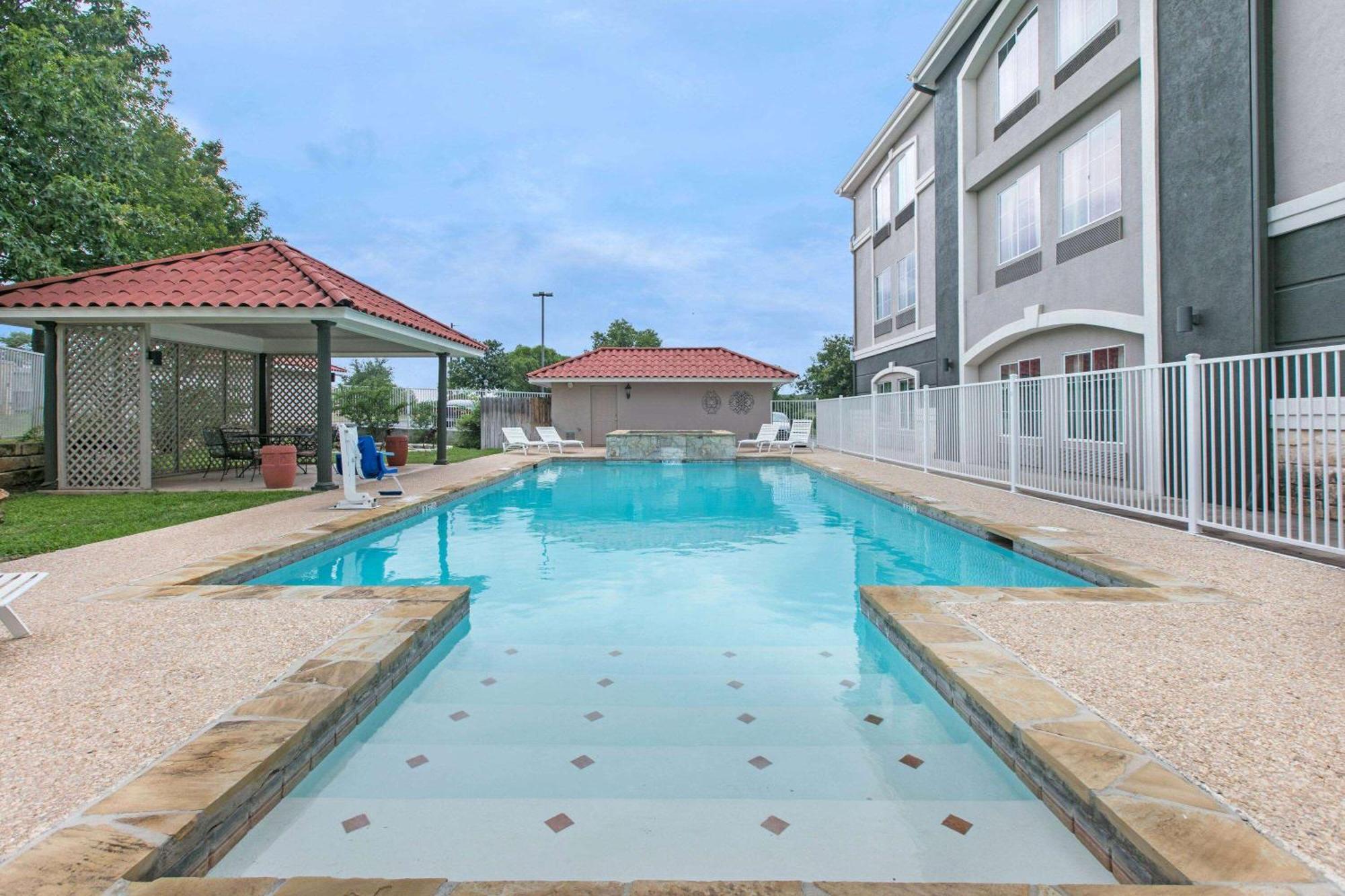 La Quinta By Wyndham Fredericksburg Ξενοδοχείο Εξωτερικό φωτογραφία