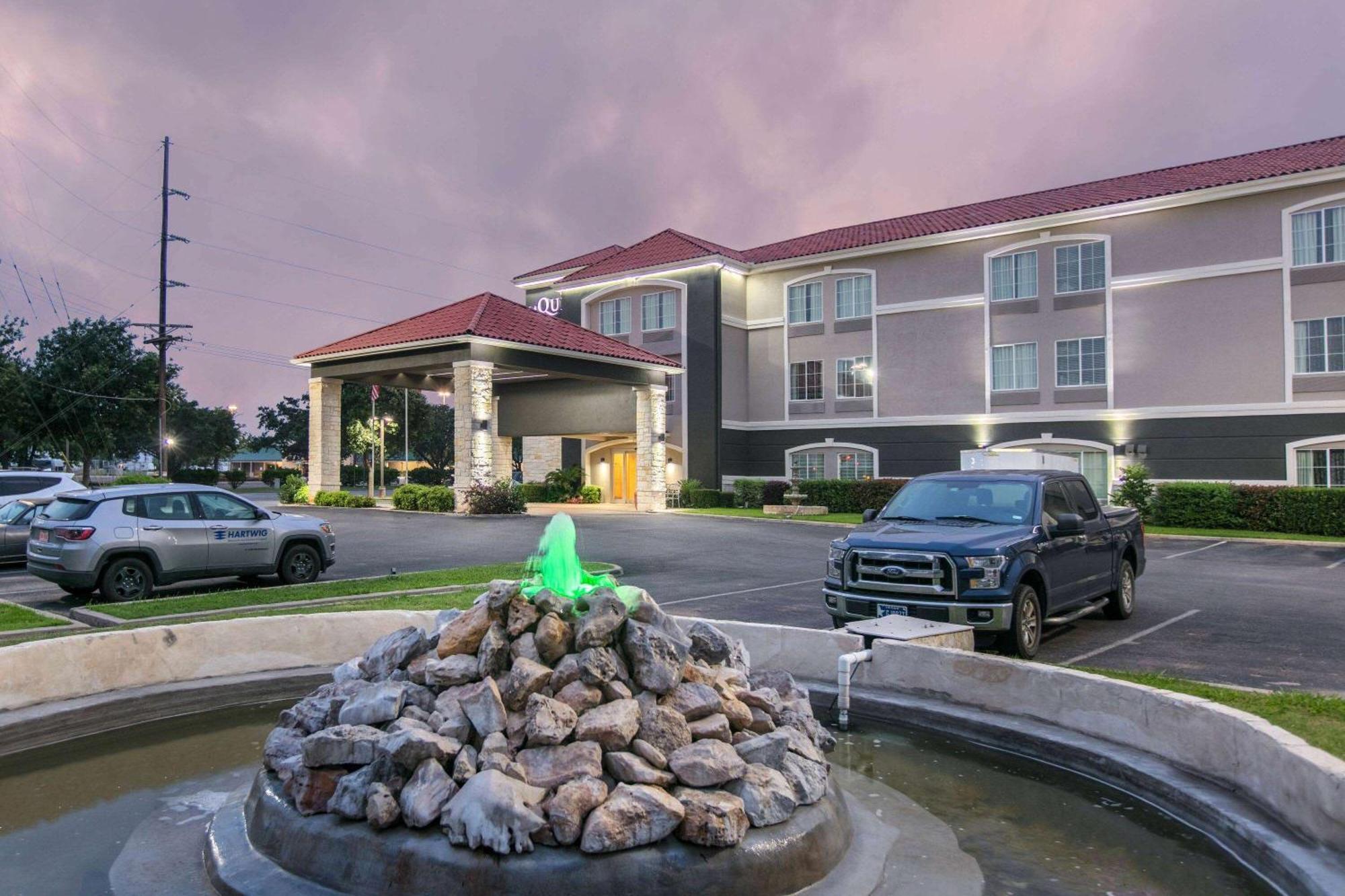 La Quinta By Wyndham Fredericksburg Ξενοδοχείο Εξωτερικό φωτογραφία